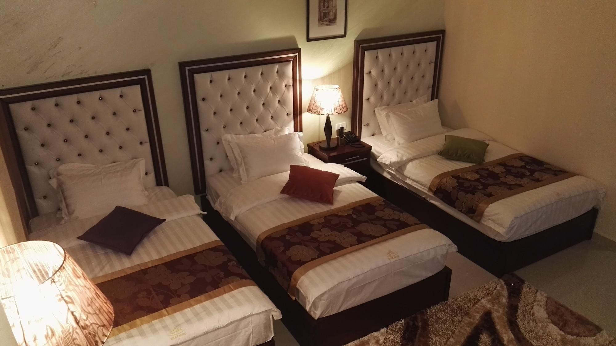بي كواترو ريلاكس 4* Petra
